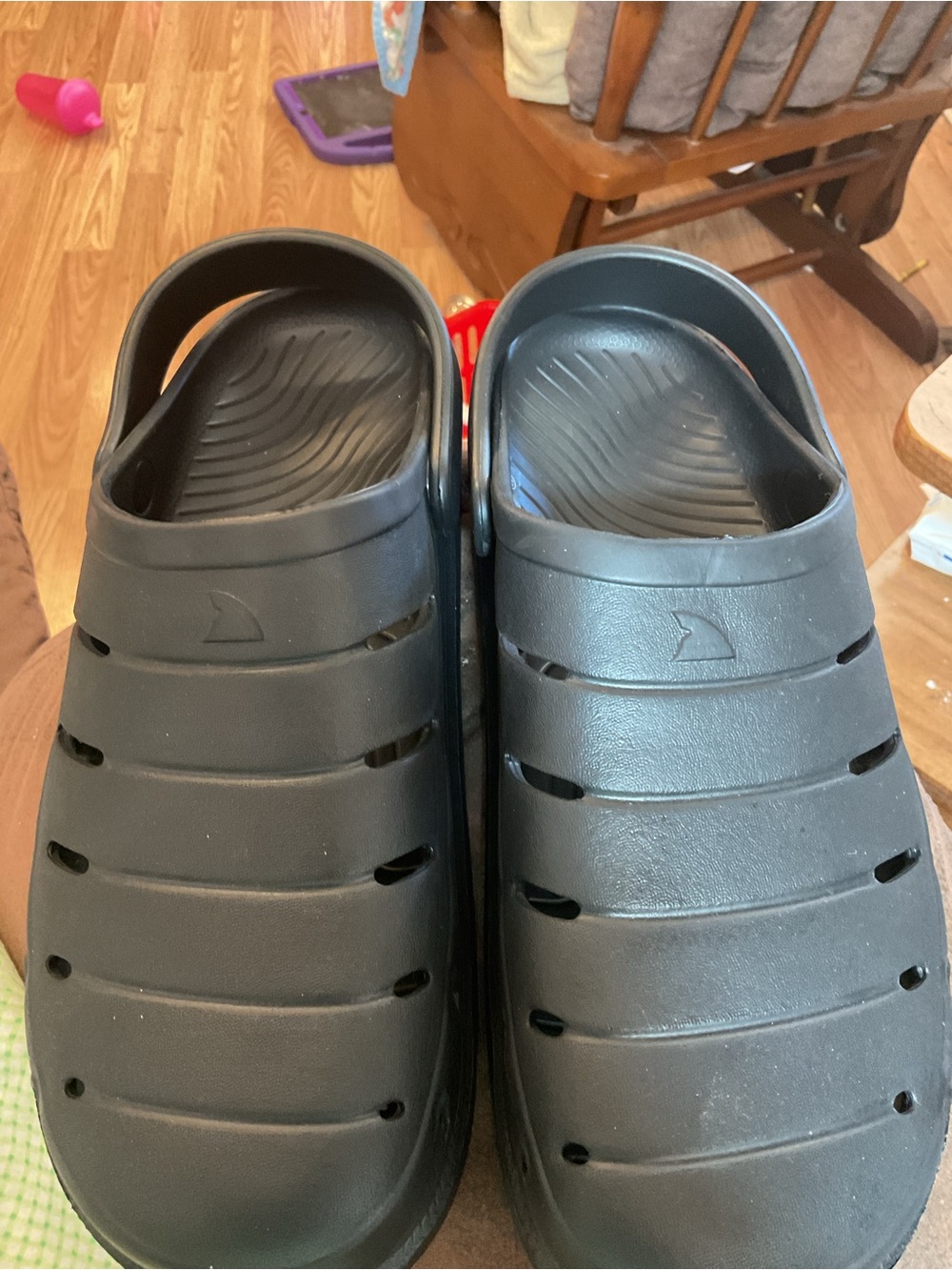 New MENS Rugged Sharks Sz.11 Bogs Black Slip-On Clogs with Heel Strap